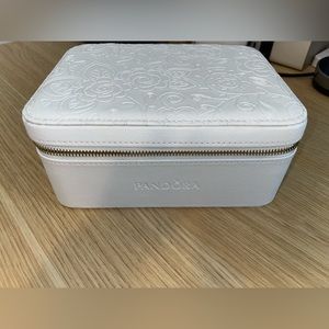 Pandora Travel Jewelry Box in White Floral